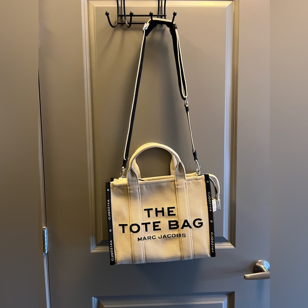 Marc Jacobs The Tote Bag canvas tote in cream with black accents